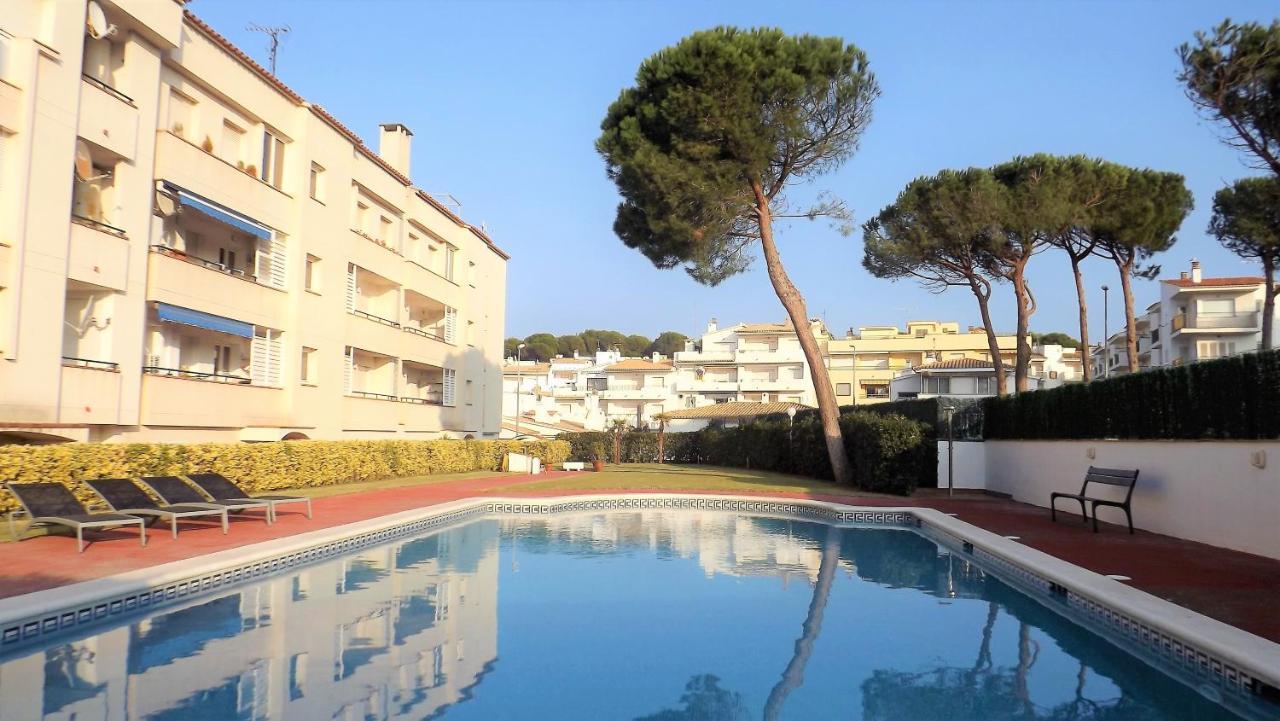 Apartaments Club Nautic L' Escala 外观 照片